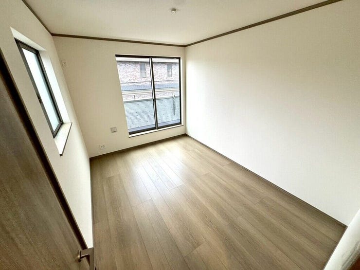 【Bedroom】ベッドとデスクを置いてもゆとりのある、使い勝手の良い広さの洋室です。