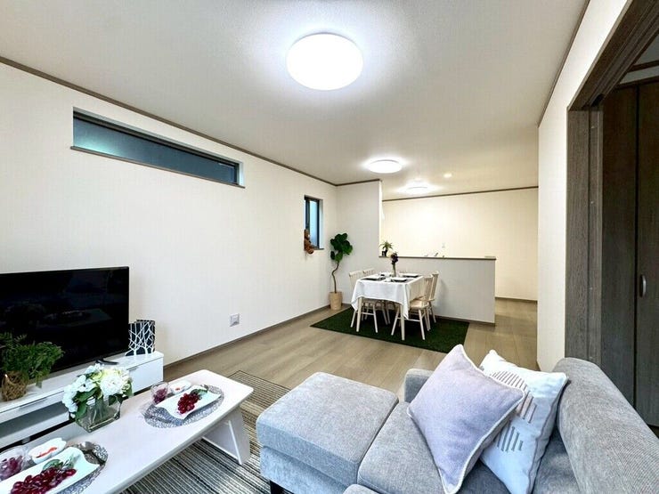 【Living】広さと明るさにこだわったリビング。家族とのコミュニケーションが弾む空間です。