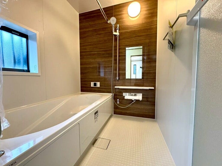【Bathroom】お子様とのバスタイムにも十分な広さがあり、掃除も簡単にできます。
