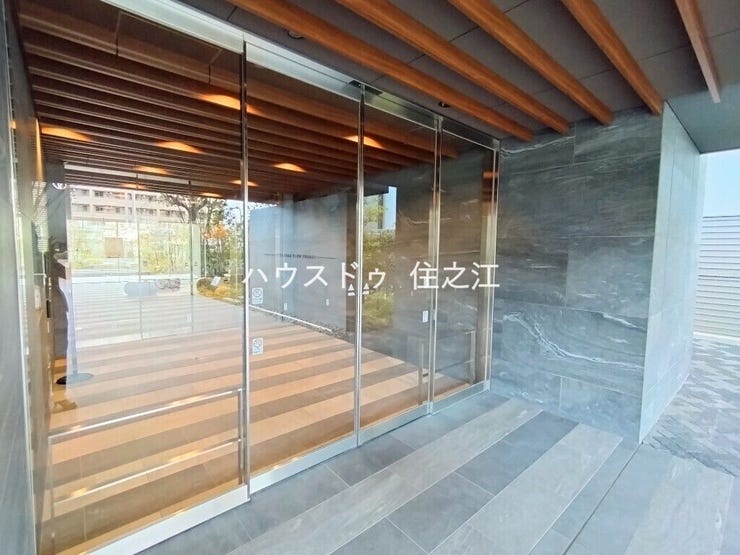 ★お洒落な印象のエントランス。大人の雰囲気を感じますね♪