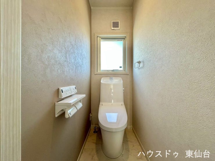 シンプルイズザベストトイレ♪もちろん温水洗浄便座付きです♪