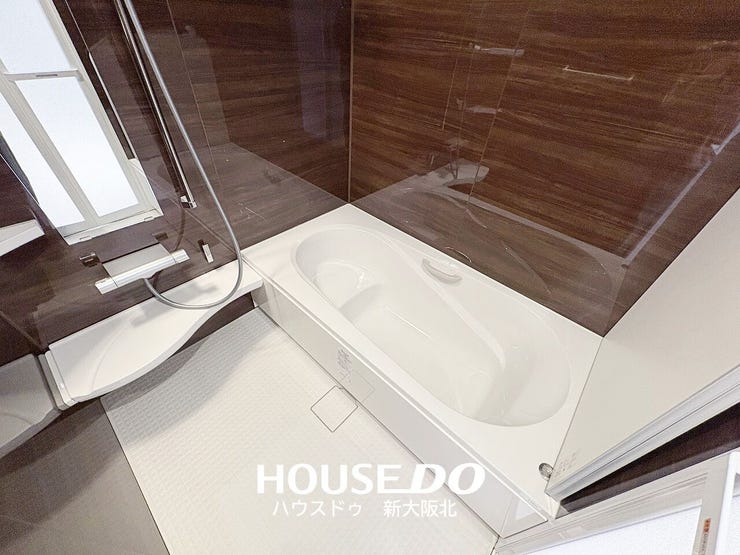 【LIXILリフォームイメージ】
■壁の一部をアクセントパネルにしているとオシャレに見えるだけでなく、水垢などの汚れも目立ちにくいですよ!
■詳しくはお問い合わせください!