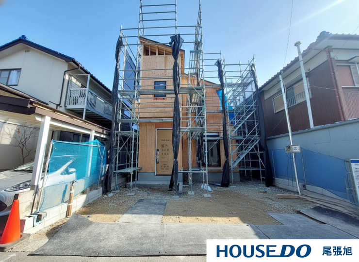 【建築中 上棟段階】上棟の今だからこそ見える、家づくりへのこだわり。柱や梁が完成し、住まいの輪郭が明確になる上棟段階。見えなくなる前の工程を確認しながら、家づくりへの信頼を深められるタイミングです。