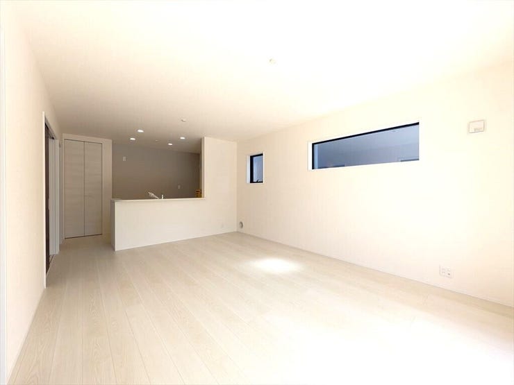 【同社施工例】
日当たりのよい温かい雰囲気の広々LDKスペースです♪
ご家族との団欒をこちらでゆったりとお過ごしください♪