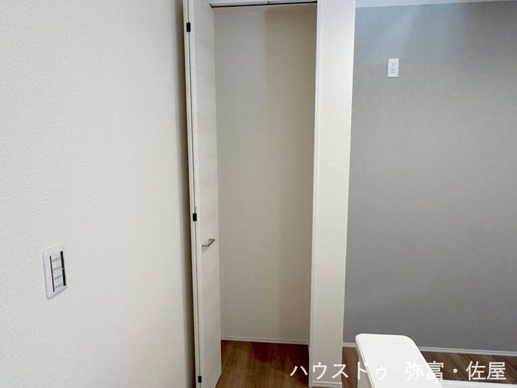 キッチンに収納付♪食品や飲み物、調理器具や食器などをストックできます(^^)