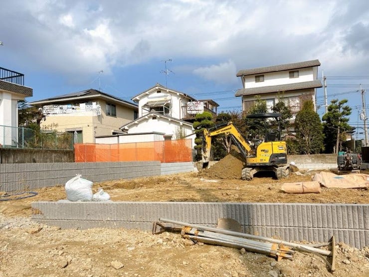 スーパーやコンビニ、幼保・小学校など生活利便施設が充実した立地です。