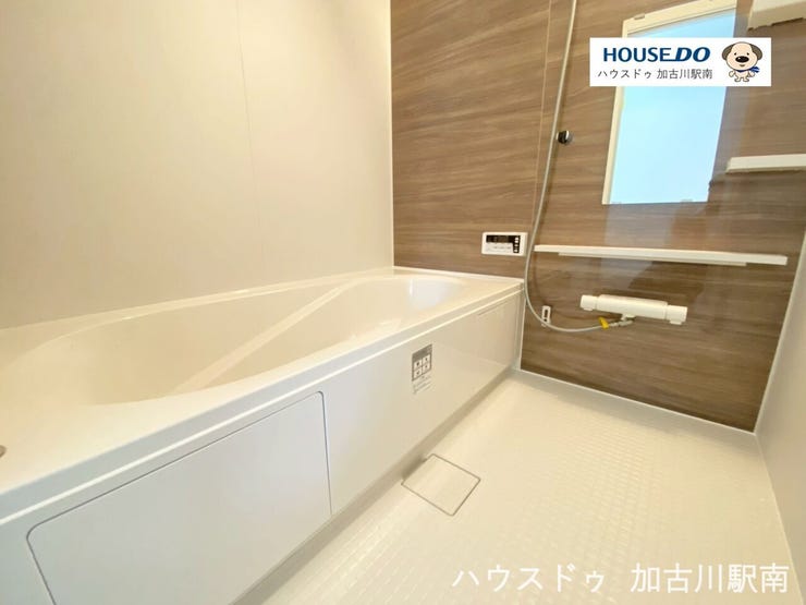 一日の終わりに、深呼吸できるバスルーム。
追い焚き&浴室乾燥・浴室暖房付き、便利さ◎