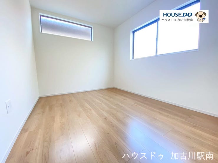 2階・6.0帖のお部屋です♪
使い方は自由自在。暮らしにフィットする洋室♪