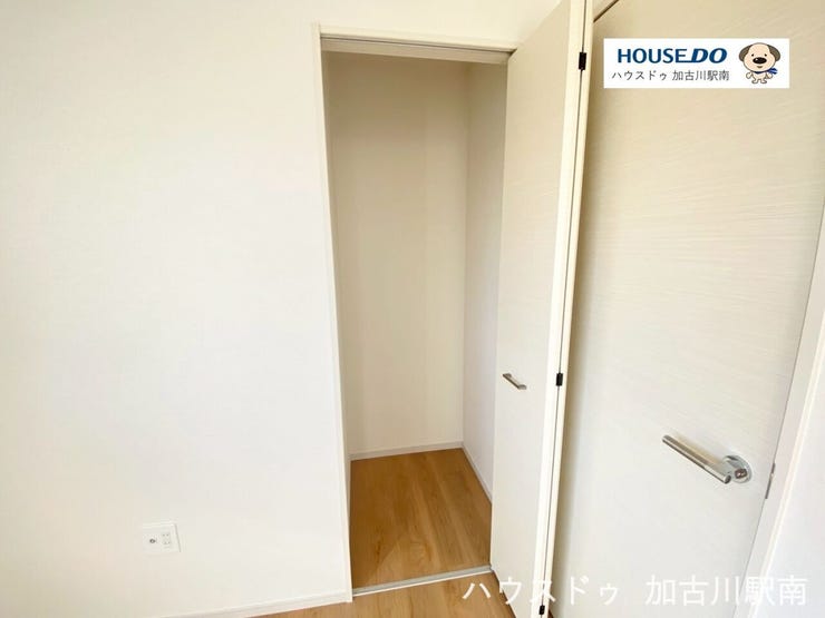 2階・5.0帖のお部屋のクローゼットです♪
クローゼット充実で、お部屋はいつも広々♪