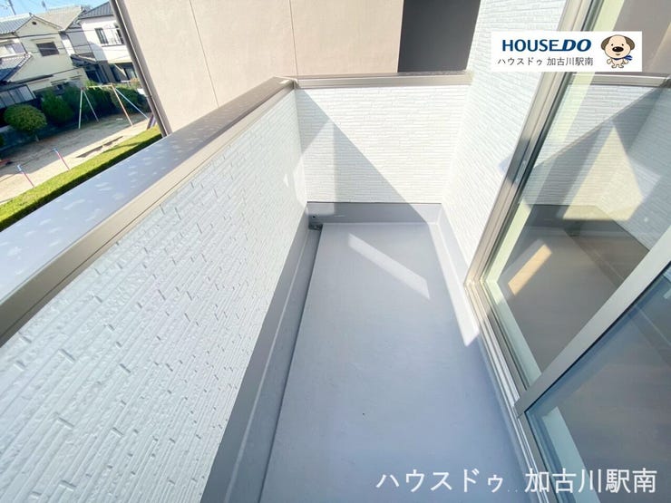 2階・6.5帖のお部屋の南西向き陽当たり良好バルコニーです♪