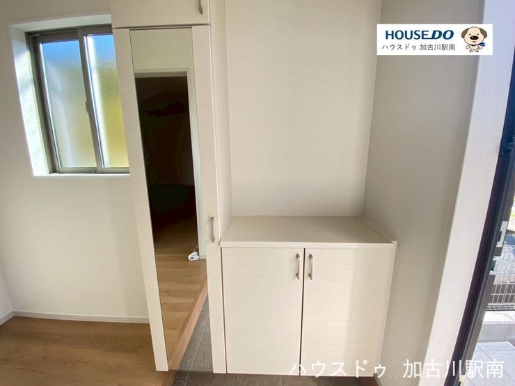 こちらはシューズボックスです♪
多くの靴を収納できそうですね!