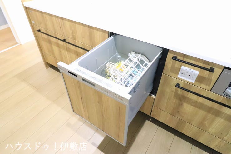 東坂元４丁目 新築戸建 東坂元４丁目／２区画 【食器洗浄乾燥機（同仕様写真）】
キッチンには人気の食洗機を搭載！
日々の家事の手間を低減してくれます。