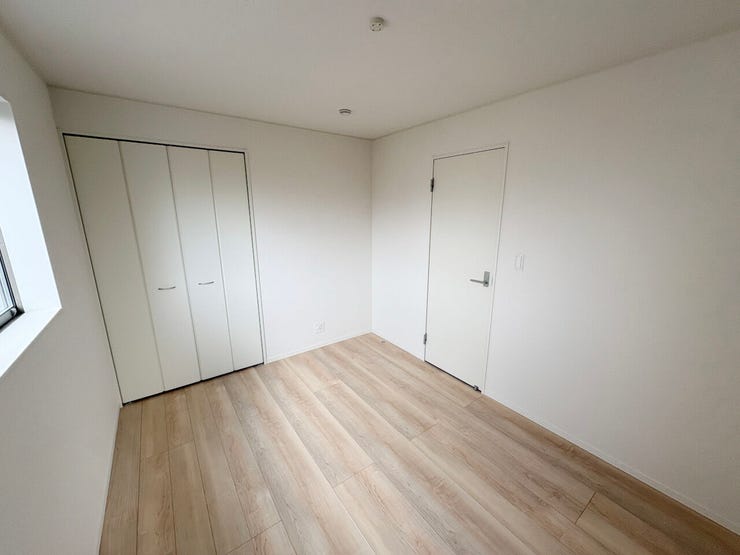 室内(2026年3月)撮影
◎本日案内可能◎
シンプルな内装の居室は、どんな家具でも統一感がでて自分好みの空間を作れますよ◎