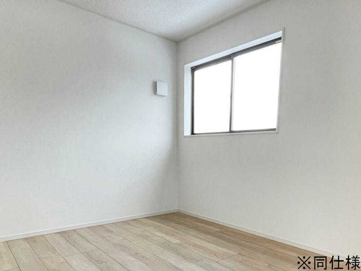 ※同仕様
◎現地案内予約受付中!◎
明るく風通し良好な2階洋室♪全室に収納付きで、お部屋を広々お使いいただけます!