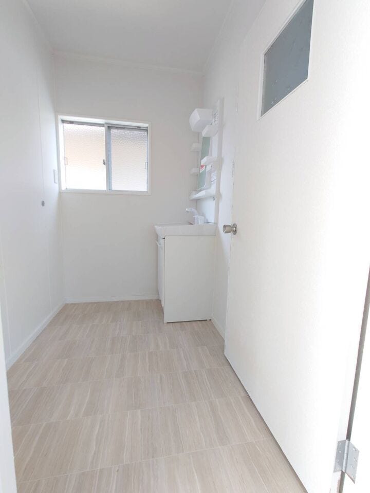 キッチン奥に洗面・浴室を配置し、便利な家事動線を実現しました。