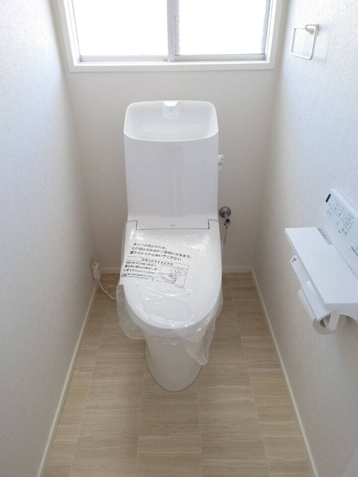窓有りのトイレのため換気もすぐに完了します。