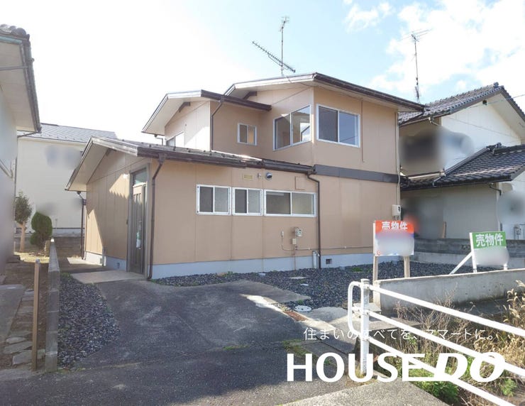 【外観】
あたたかみのある印象の外観、閑静な住宅街で穏やかに暮らしを送ることができます。