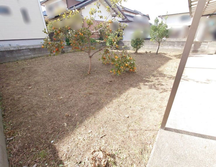 ガーデニングやBBQに使用できるお庭です。