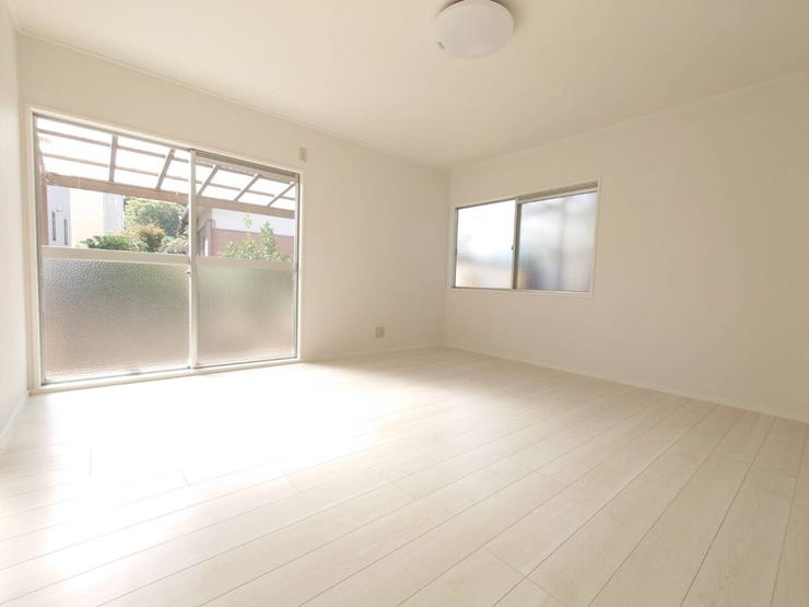 家族の集まる場所だから、明るく、快適に。2面採光で日当たり、風通し良好。