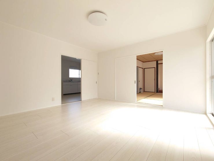 白が基調のため日光だけでもとても明るいですね。