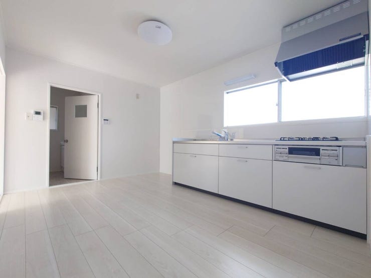 キッチンにも窓があるため、採光もあるうえに換気もバッチリです。