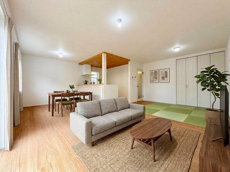 ◇リビング◇
21.2帖のLDKとなっています。家族が集まって食事をしたり、くつろいだりするのに十分な広さです。畳コーナーがあるのでお子様を遊ばせたり等、助かりますね♪
※家具はイメージです。