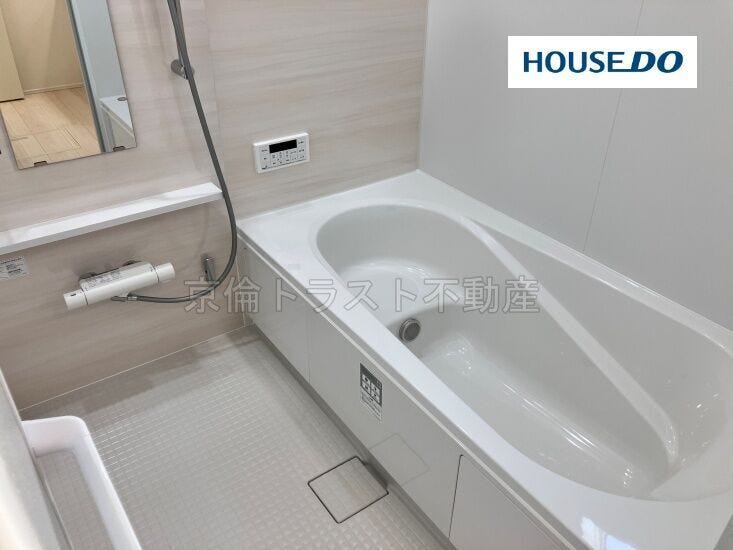 ゆったりサイズのお風呂は一日の疲れを癒やしてくれます!機能的でお手入れもしやすく、きれいに保てます!