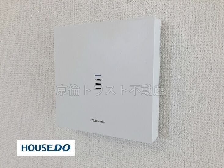 インターホン親機
スマホやタブレットに連携して訪問者の様子が確認でき、安心・便利です。