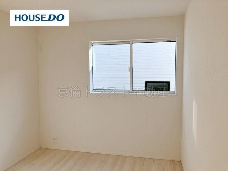 南東の洋室5.2帖は南に面しています。日差しが注ぎこんで快適なプライベートスペースになりそうです!