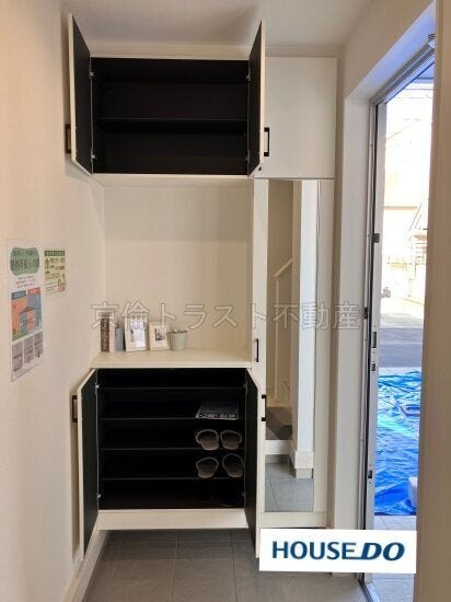 玄関には大容量のシューズボックスを設置。お好きなインテリアも飾れるタイプです♪