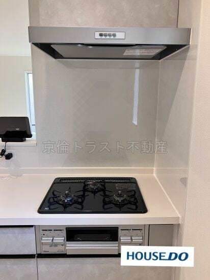 フラットデザインの整流板の換気扇はデザイン性が高く、汚れもスムーズに拭き取れます。