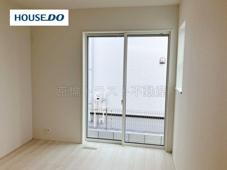 1階洋室5.2帖 1階に独立した洋室があります!