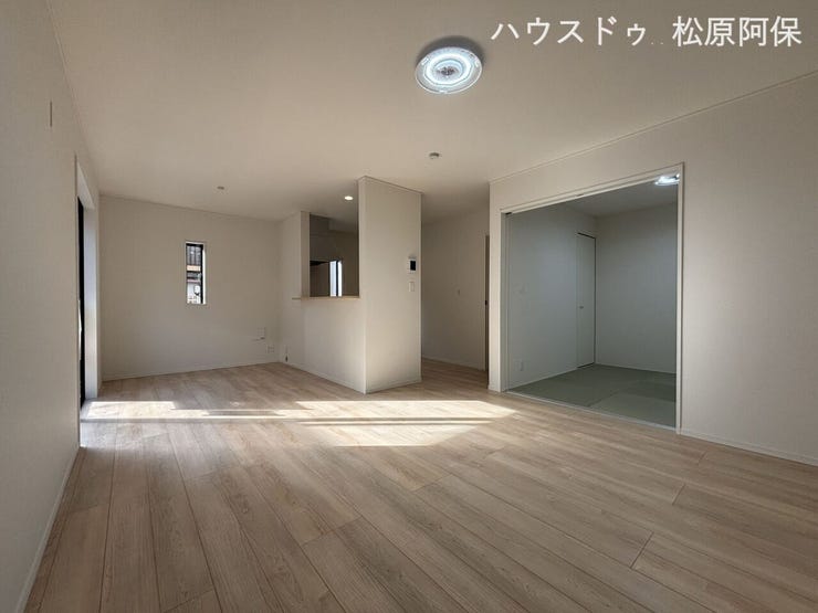 16帖のLDK横には4.5帖の和室あり