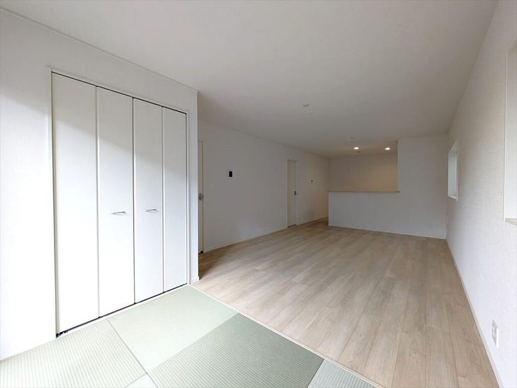 日当たりのよい温かい雰囲気の広々LDKスペースです