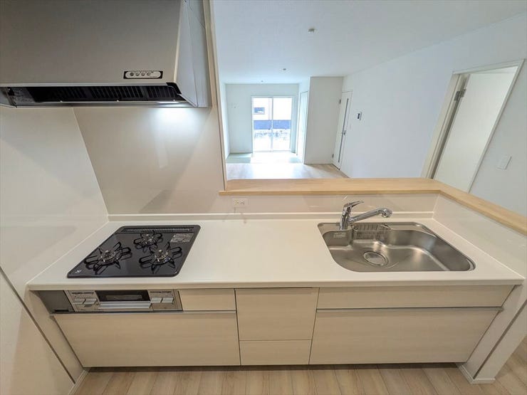 キッチンからリビングで過ごすご家族の姿が見えるので、家族の会話を楽しみながらお料理ができます