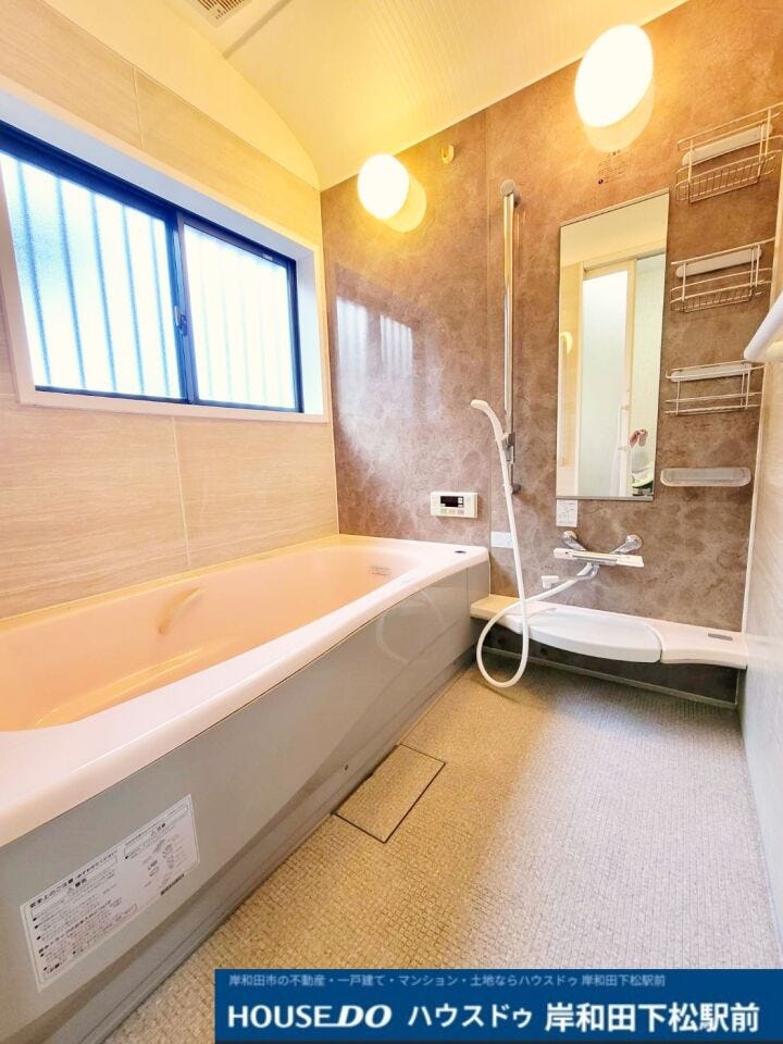 浴室もリフォーム歴ありです♪
1坪以上の浴室なので、ゆったり入浴できます♪