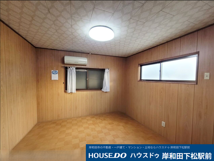 2階にある二面採光の明るく風通しの良い洋室です♪落ち着いた木目調の内装で、ゆったりとリラックスしてお過ごしいただけます。各居室収納も完備されており、お部屋をすっきりと広くお使いいただけます!