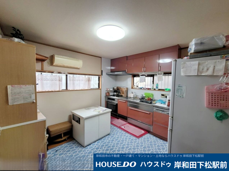 キッチンリフォーム歴があり綺麗にお使いいただけます♪使い勝手の良いシステムキッチンで、毎日の料理も楽しくスムーズに作れます。収納も豊富で調理器具や食器類などもすっきりと片付きます!