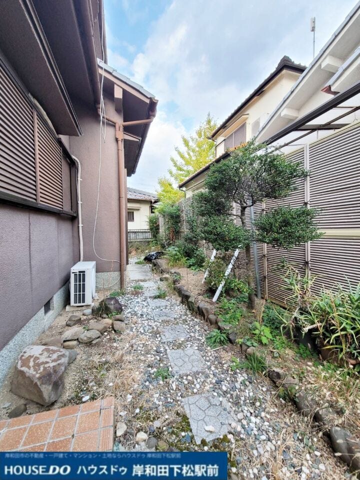 敷地面積55坪以上ありますので、庭あります♪
家庭菜園もできます!