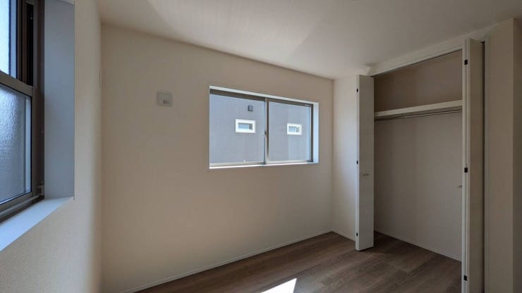 ◇2面採光で明るい洋室。全室、クローゼット付き