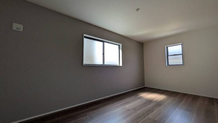 ◇2面採光で明るい洋室。全室、クローゼット付き