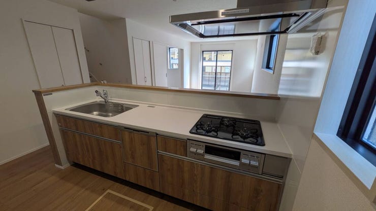 ◇開放的なカウンターキッチン。見守りをしながらのキッチンワークが可能です。