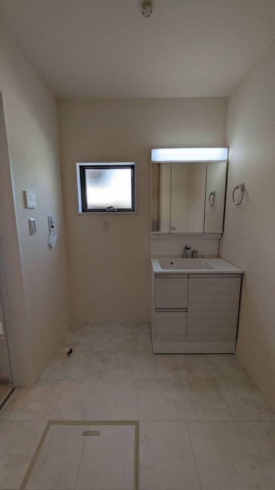 ◇ホワイト基調で清潔感のある洗面所