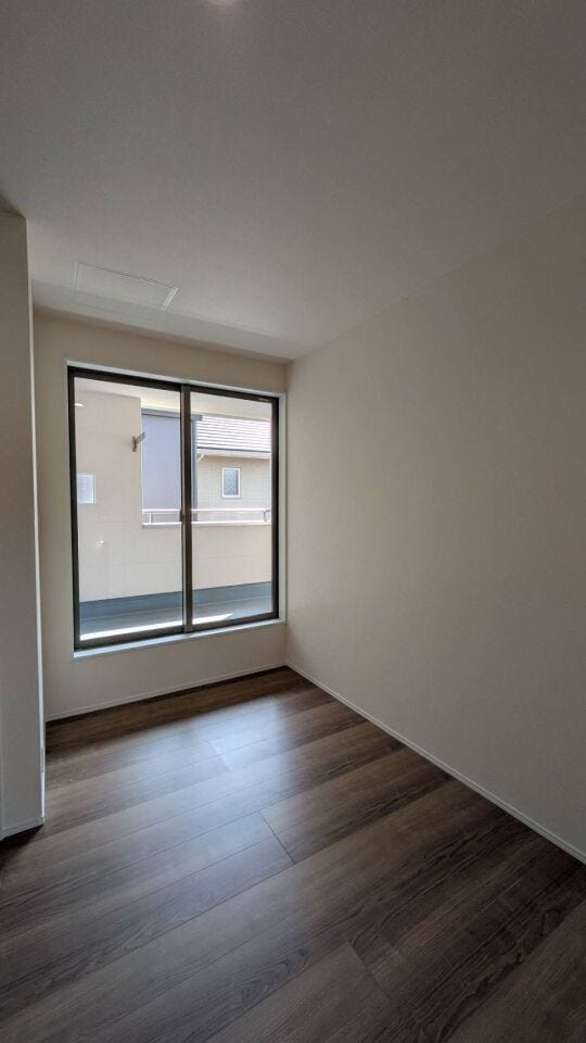 ◇2F廊下、バルコニーに面しているため陽当たり良好!