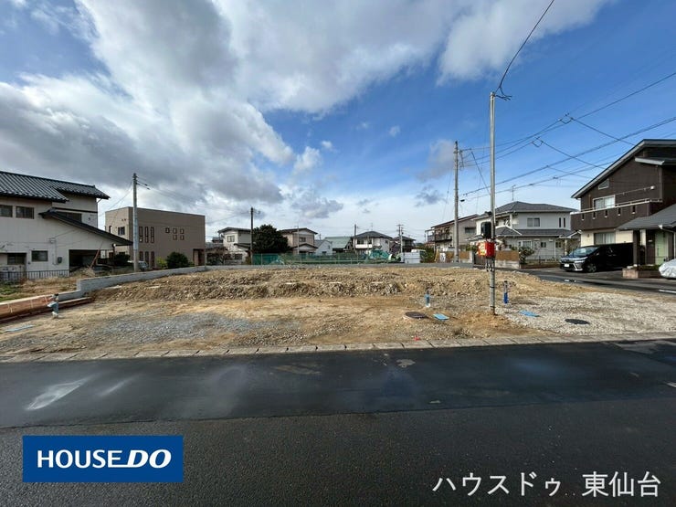 【外観】
小中学校徒歩約6分圏内♪
コンビニ・スーパー徒歩約6分圏内で利便性◎
防犯カメラ付きで防犯対策もバッチリ♪