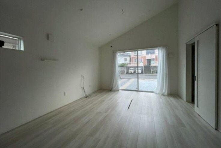 白を基調とし、清潔感のある空間