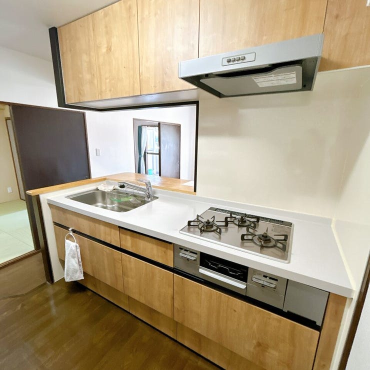 キッチンからはリビング全体が見渡せます。小さなお子様が居ても安心ですね。ガスコンロで、お料理好き必見!微力な火力調整ができるので、様々な料理に挑戦できますね!