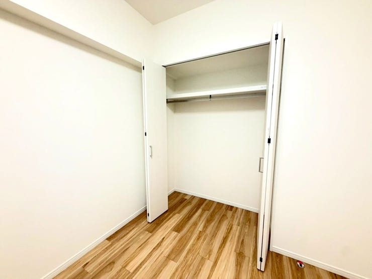 【Closet】
収納はクローゼット仕様を採用!