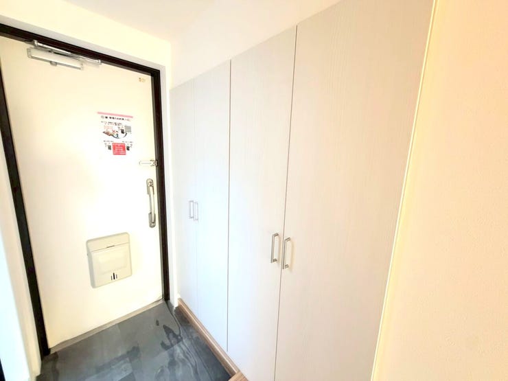 【Shoe Box】
大容量のシューズボックスで玄関周りをスッキリに!