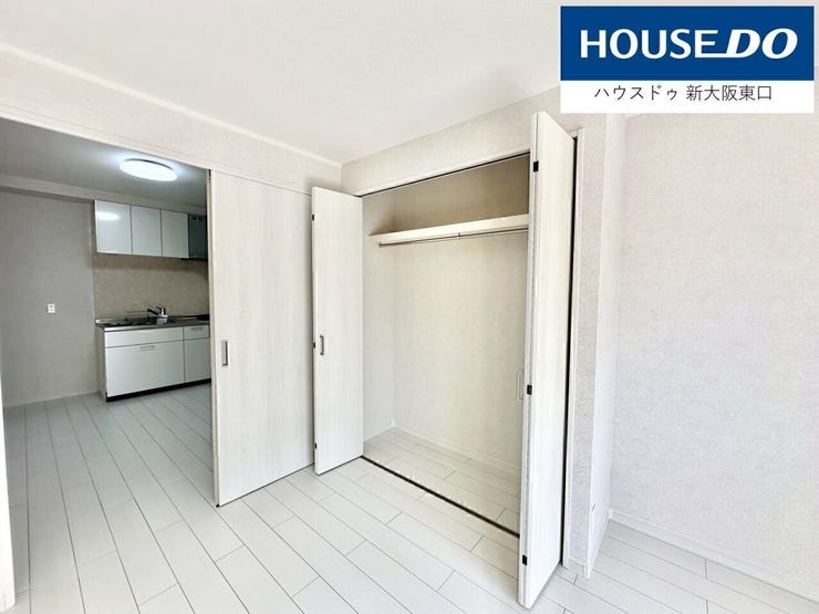 こちらはリビングの収納です。
ご家族の共有のお荷物はこちらへ